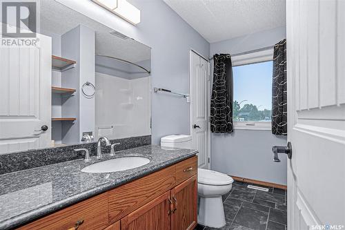 463 Konihowski Road, Saskatoon, SK - Indoor Photo Showing Bathroom