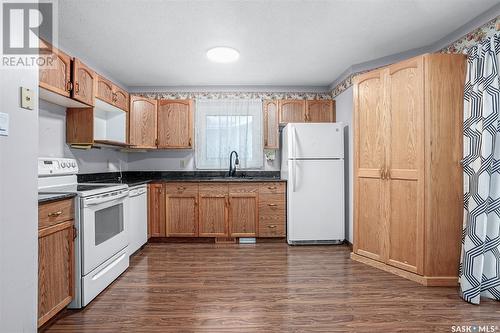 463 Konihowski Road, Saskatoon, SK - Indoor Photo Showing Kitchen