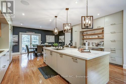 2749 13Th Line, Bradford West Gwillimbury, ON - Indoor Photo Showing Kitchen With Upgraded Kitchen