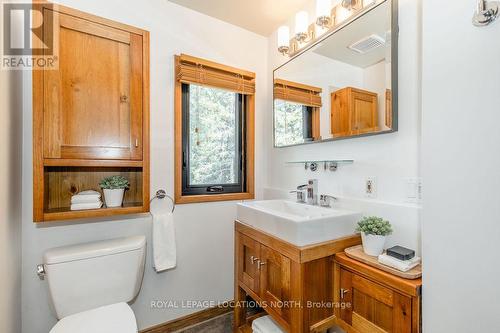 136 Hamlet Road, Blue Mountains, ON - Indoor Photo Showing Bathroom