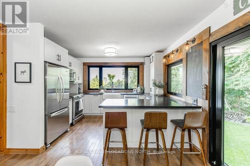 136 Hamlet Road, Blue Mountains, ON - Indoor Photo Showing Kitchen