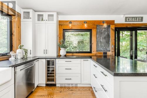 136 Hamlet Road, Blue Mountains, ON - Indoor Photo Showing Kitchen