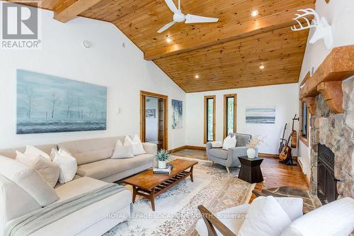 136 Hamlet Road, Blue Mountains, ON - Indoor Photo Showing Living Room With Fireplace