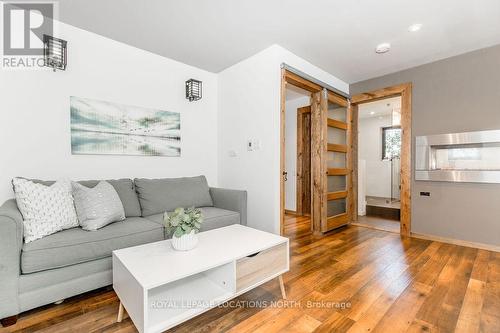 136 Hamlet Road, Blue Mountains, ON - Indoor Photo Showing Living Room