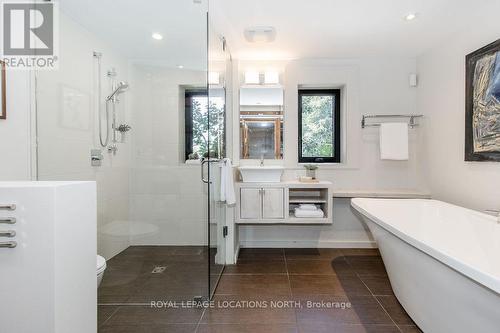 136 Hamlet Road, Blue Mountains, ON - Indoor Photo Showing Bathroom