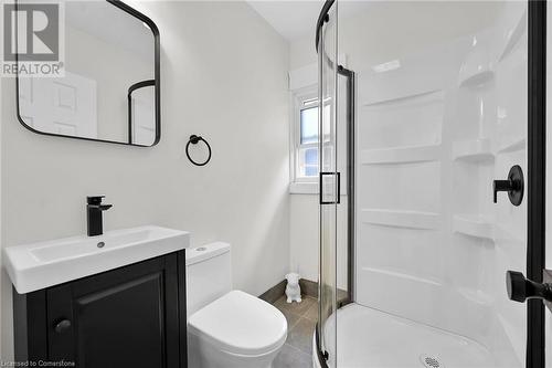 54 Barnesdale Avenue S, Hamilton, ON - Indoor Photo Showing Bathroom