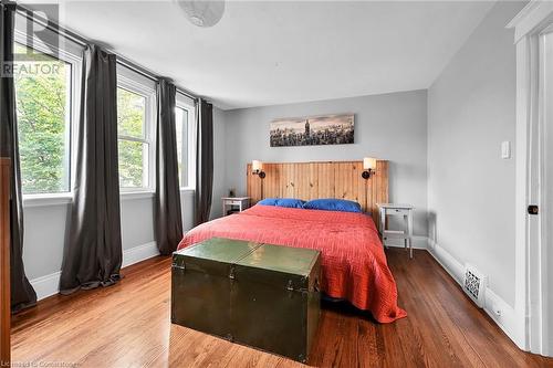 54 Barnesdale Avenue S, Hamilton, ON - Indoor Photo Showing Bedroom