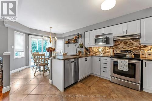 6 Redvers Street, Whitby (Williamsburg), ON - Indoor Photo Showing Kitchen With Upgraded Kitchen