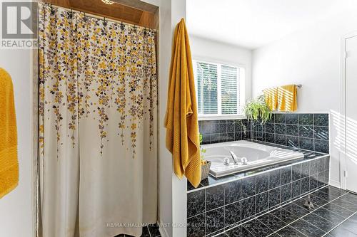 6 Redvers Street, Whitby (Williamsburg), ON - Indoor Photo Showing Bathroom