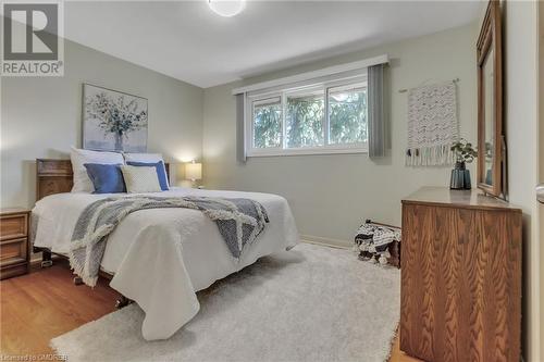 335 Meadowhill Road, Burlington, ON - Indoor Photo Showing Bedroom