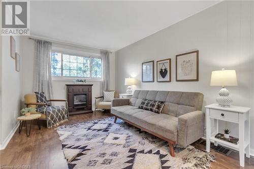 335 Meadowhill Road, Burlington, ON - Indoor Photo Showing Living Room