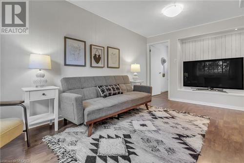 335 Meadowhill Road, Burlington, ON - Indoor Photo Showing Living Room