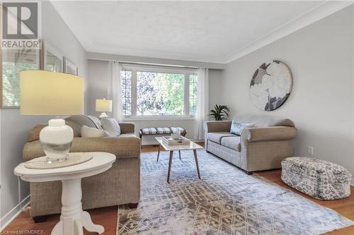 335 Meadowhill Road, Burlington, ON - Indoor Photo Showing Living Room