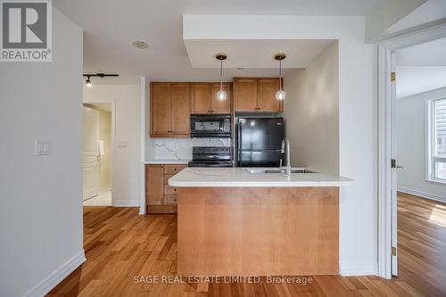 901 - 100 Hayden Street, Toronto, ON - Indoor Photo Showing Kitchen