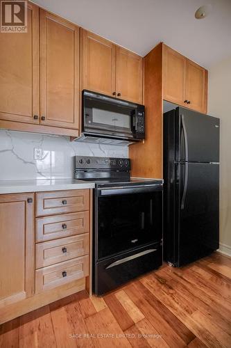 901 - 100 Hayden Street, Toronto, ON - Indoor Photo Showing Kitchen