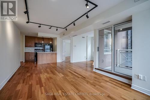 901 - 100 Hayden Street, Toronto, ON - Indoor Photo Showing Kitchen