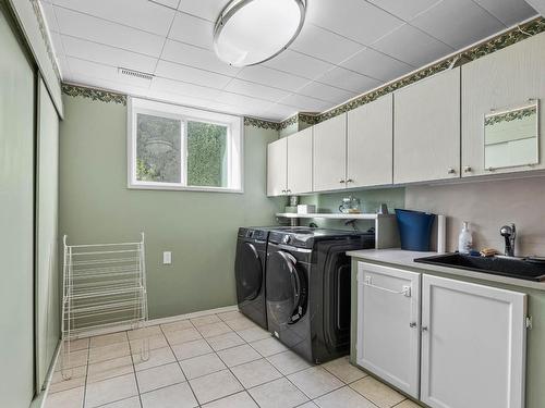 509 Durango Drive, Kamloops, BC - Indoor Photo Showing Laundry Room