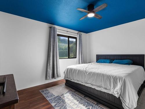 509 Durango Drive, Kamloops, BC - Indoor Photo Showing Bedroom