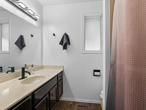 509 Durango Drive, Kamloops, BC - Indoor Photo Showing Bathroom