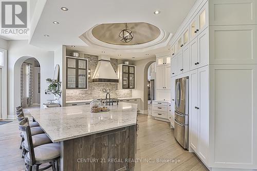 16 Lake Woods Drive, Whitchurch-Stouffville, ON - Indoor Photo Showing Kitchen With Upgraded Kitchen