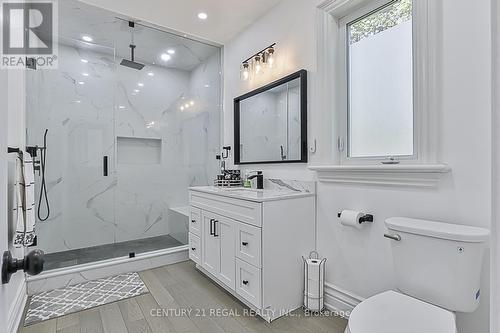 16 Lake Woods Drive, Whitchurch-Stouffville, ON - Indoor Photo Showing Bathroom