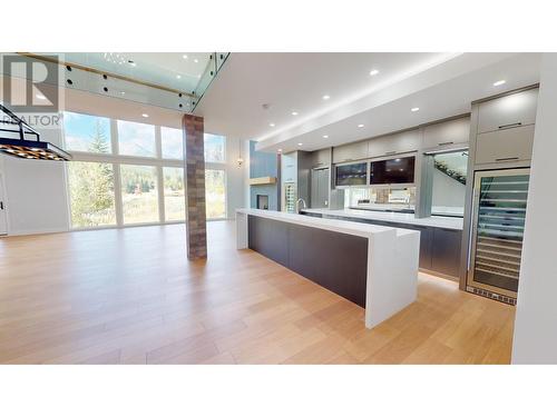 31 Mammoth  Drive, Fernie, BC - Indoor Photo Showing Kitchen