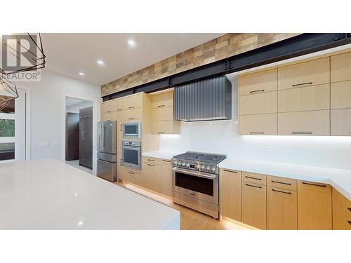 31 Mammoth  Drive, Fernie, BC - Indoor Photo Showing Kitchen