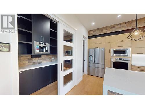 31 Mammoth  Drive, Fernie, BC - Indoor Photo Showing Kitchen