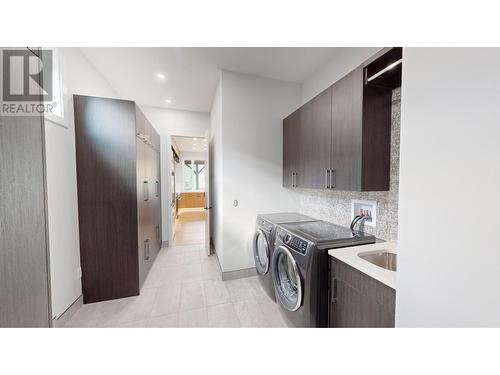 31 Mammoth  Drive, Fernie, BC - Indoor Photo Showing Laundry Room