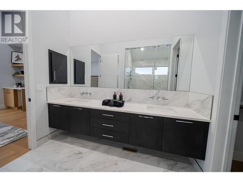 31 Mammoth Drive, Fernie, BC - Indoor Photo Showing Bathroom