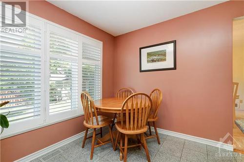 5989 Meadowglen Drive, Ottawa, ON - Indoor Photo Showing Dining Room