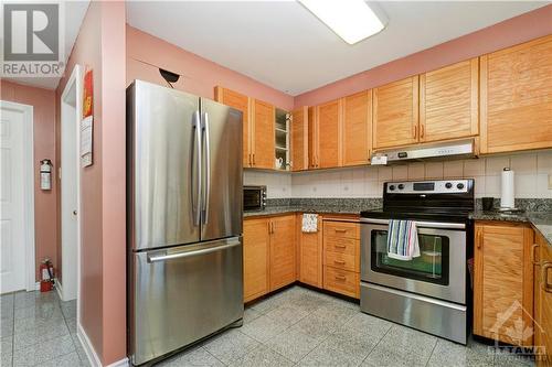 5989 Meadowglen Drive, Ottawa, ON - Indoor Photo Showing Kitchen With Stainless Steel Kitchen