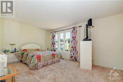 5989 Meadowglen Drive, Ottawa, ON - Indoor Photo Showing Bedroom