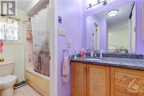 5989 Meadowglen Drive, Ottawa, ON - Indoor Photo Showing Bathroom