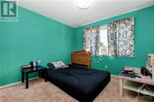 5989 Meadowglen Drive, Ottawa, ON - Indoor Photo Showing Bedroom