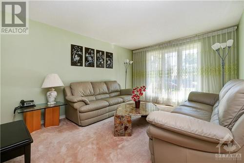 5989 Meadowglen Drive, Ottawa, ON - Indoor Photo Showing Living Room