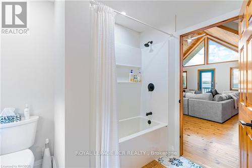 30 Water Street, South Bruce Peninsula, ON - Indoor Photo Showing Bathroom