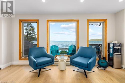 30 Water Street, South Bruce Peninsula, ON - Indoor Photo Showing Living Room