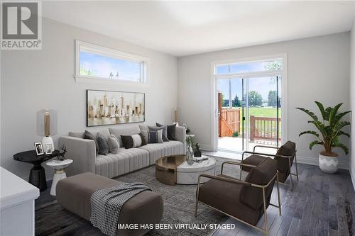 7 Billings Avenue W, Iroquois, ON - Indoor Photo Showing Living Room