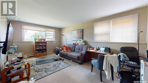 3940 Rae Street, Regina, SK - Indoor Photo Showing Living Room