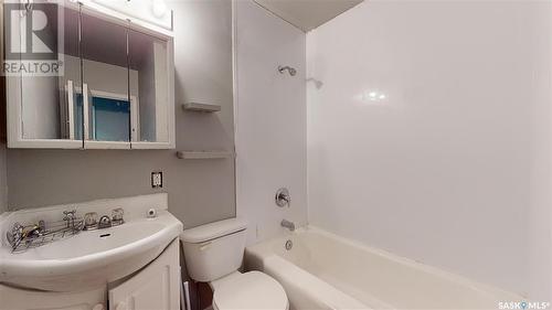 3940 Rae Street, Regina, SK - Indoor Photo Showing Bathroom