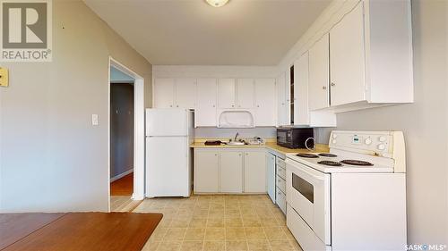 3940 Rae Street, Regina, SK - Indoor Photo Showing Kitchen