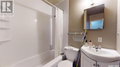 3940 Rae Street, Regina, SK - Indoor Photo Showing Bathroom