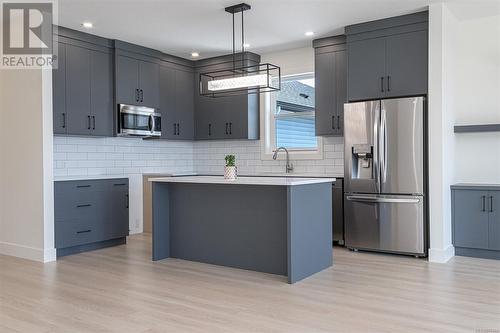 906 Shante Rd, Nanaimo, BC - Indoor Photo Showing Kitchen With Upgraded Kitchen