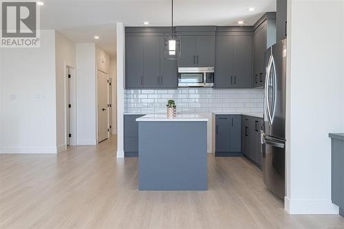 906 Shante Rd, Nanaimo, BC - Indoor Photo Showing Kitchen With Upgraded Kitchen