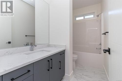 906 Shante Rd, Nanaimo, BC - Indoor Photo Showing Bathroom