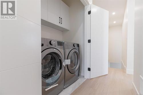 906 Shante Rd, Nanaimo, BC - Indoor Photo Showing Laundry Room