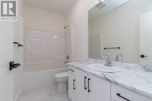 906 Shante Rd, Nanaimo, BC - Indoor Photo Showing Bathroom