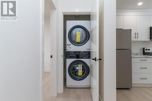 906 Shante Rd, Nanaimo, BC - Indoor Photo Showing Laundry Room