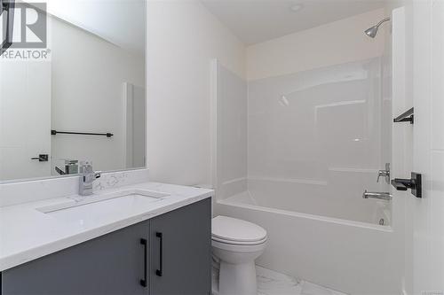 906 Shante Rd, Nanaimo, BC - Indoor Photo Showing Bathroom